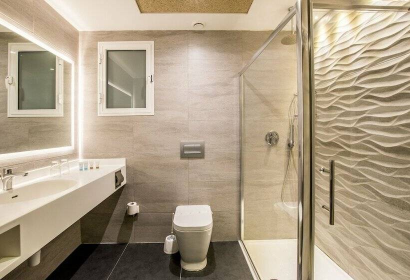 اتاق استاندارد چهار تخته با چشم‌انداز دریا, Doubletree by Hilton Malta
