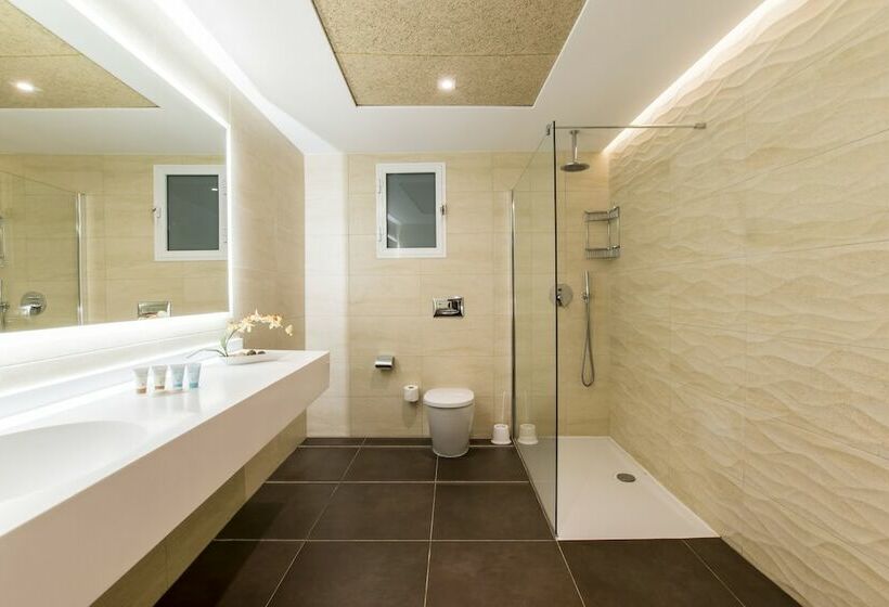 اتاق سوپریور چهار تخته, Doubletree by Hilton Malta