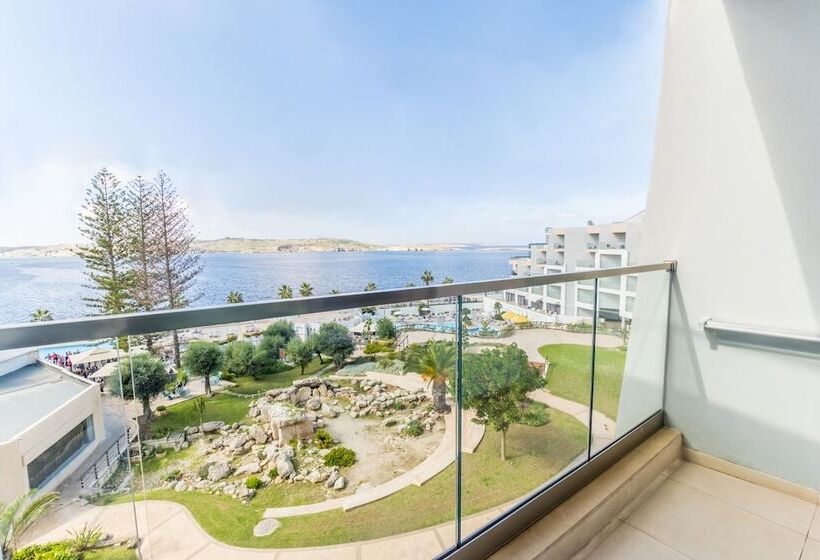 اتاق سوپریور با چشم‌انداز دریا, Doubletree by Hilton Malta