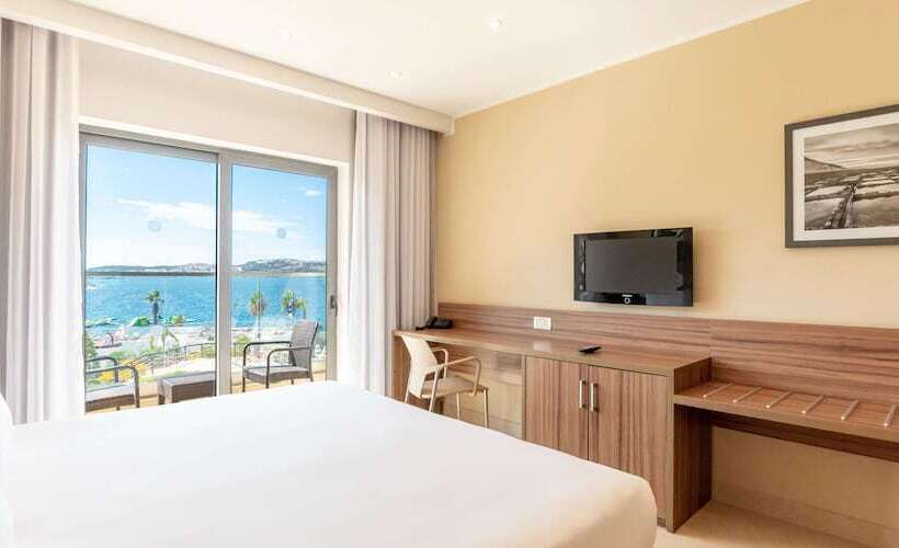 اتاق استاندارد با چشم‌انداز دریا, Doubletree by Hilton Malta