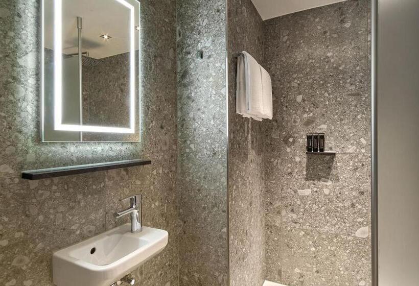 مشاهده کانال اتاق استاندارد, Clayton Hotel Amsterdam American