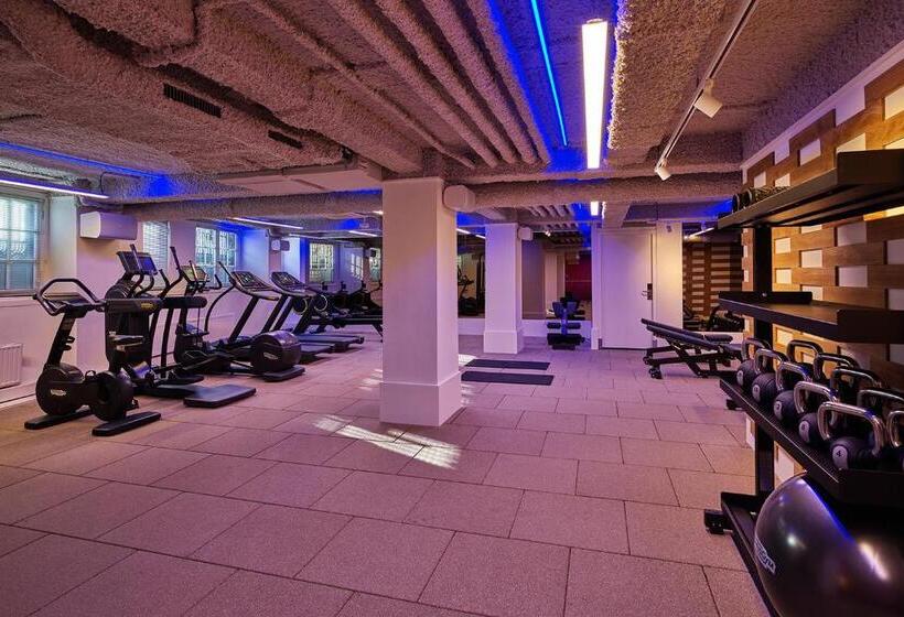 مشاهده کانال اتاق استاندارد, Clayton Hotel Amsterdam American