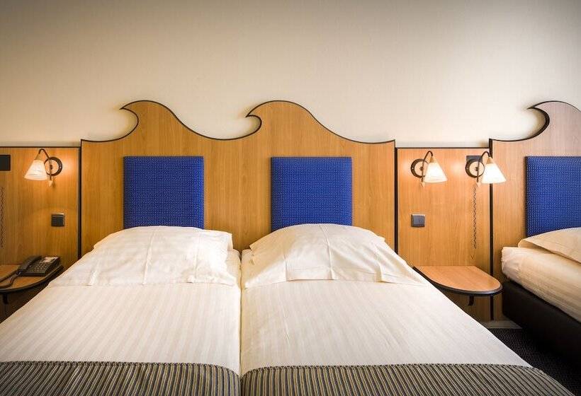 标准三人间, Badhotel Scheveningen