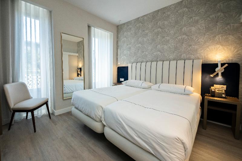Quarto Estandar, M Ar De Ar Auria