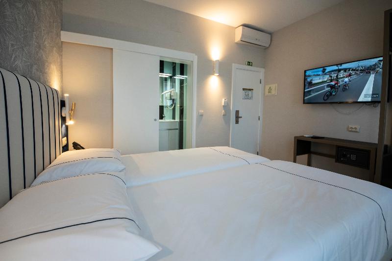 Quarto Estandar, M Ar De Ar Auria