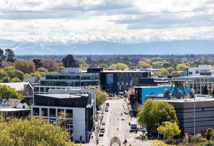 Standard Room Double Bed City View, Crowne Plaza Christchurch, An Ihg
