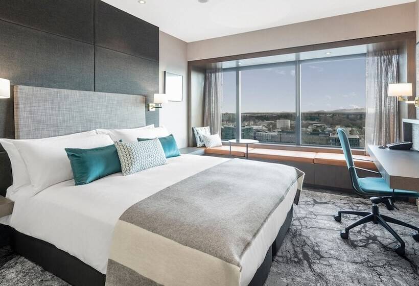 Standard Room Double Bed City View, Crowne Plaza Christchurch, An Ihg