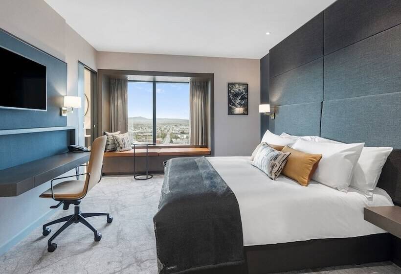 Standard Room Double Bed City View, Crowne Plaza Christchurch, An Ihg