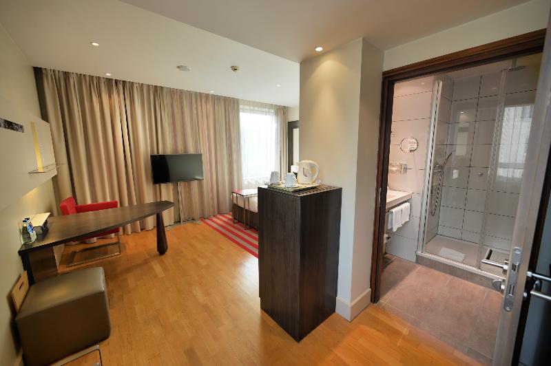 Классический Номер, Mercure Warszawa Grand