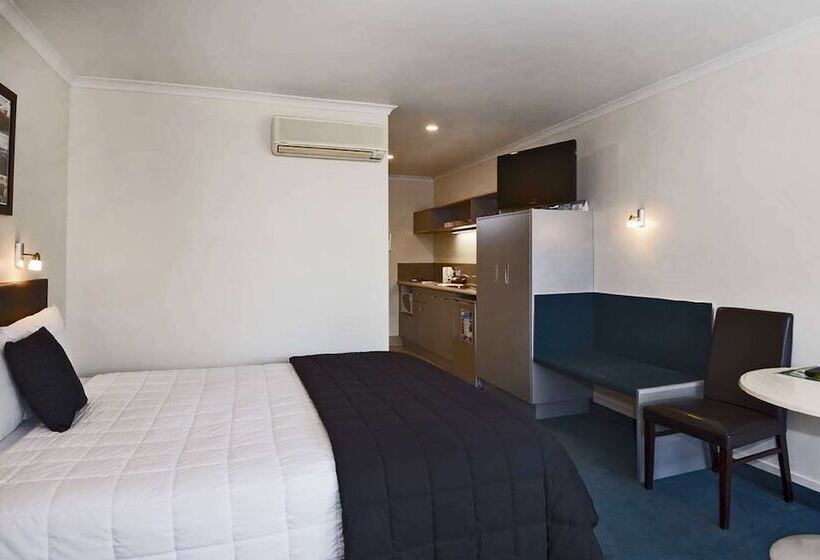 스탠다드 스튜디오, Quality Inn Napier