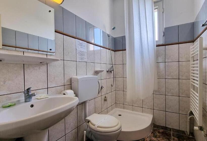 آپارتمان 1 خوابه با بالکن, Astoria