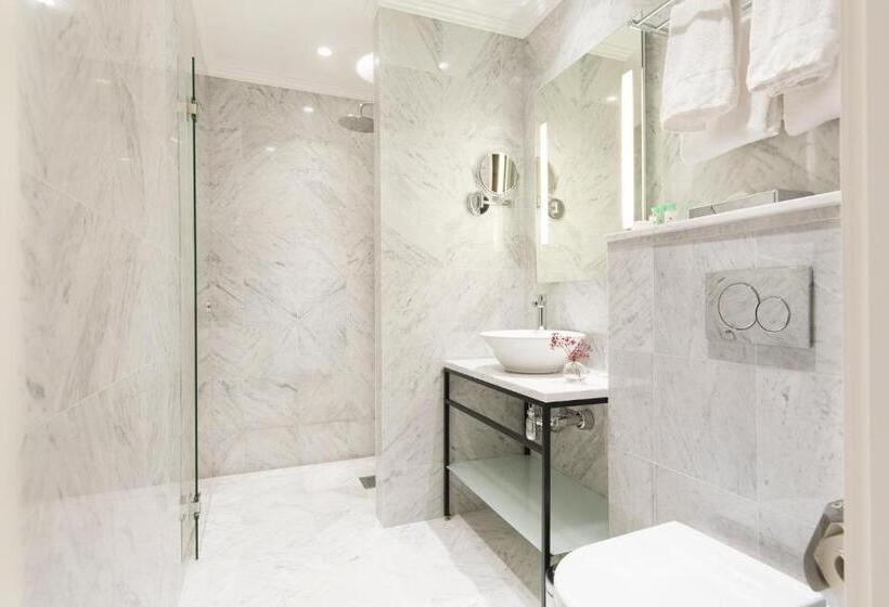 اتاق لوکس با تخت بزرگ, Elite Hotel Adlon