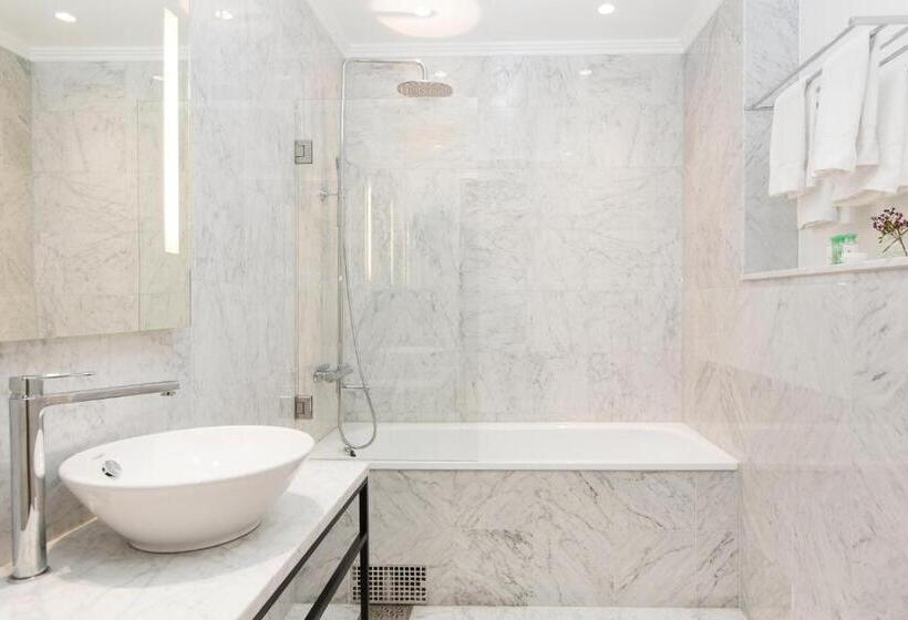 اتاق لوکس با تخت بزرگ, Elite Hotel Adlon