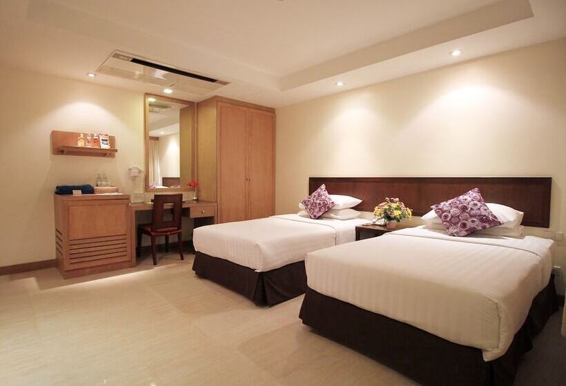 Хижина Superior, Tropicana Pattaya
