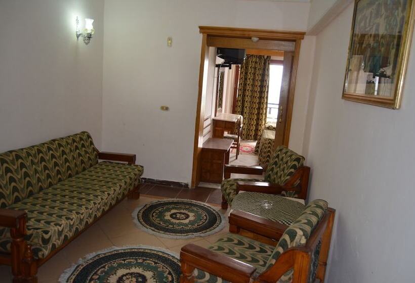 سوییت با چشم‌انداز دریا, Regency Hotel Alexandria