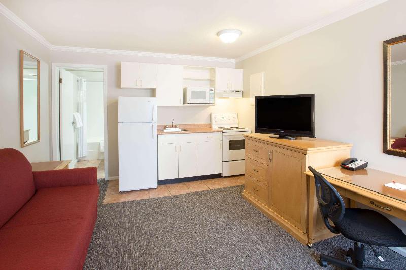 سوئیت با تخت بزرگ, Best Western Plus Dubuque Hotel And Conference Center