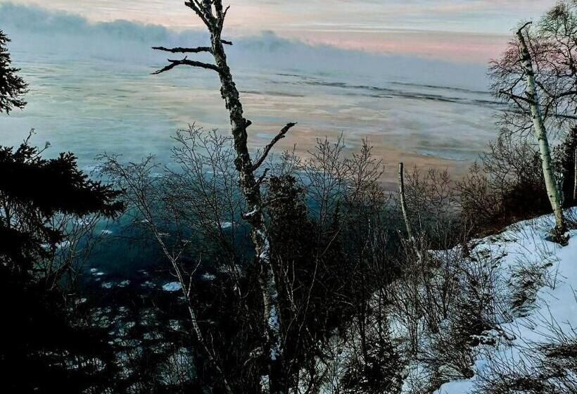 Стандартный Номер Кровать Кинг, Cliff Dweller On Lake Superior