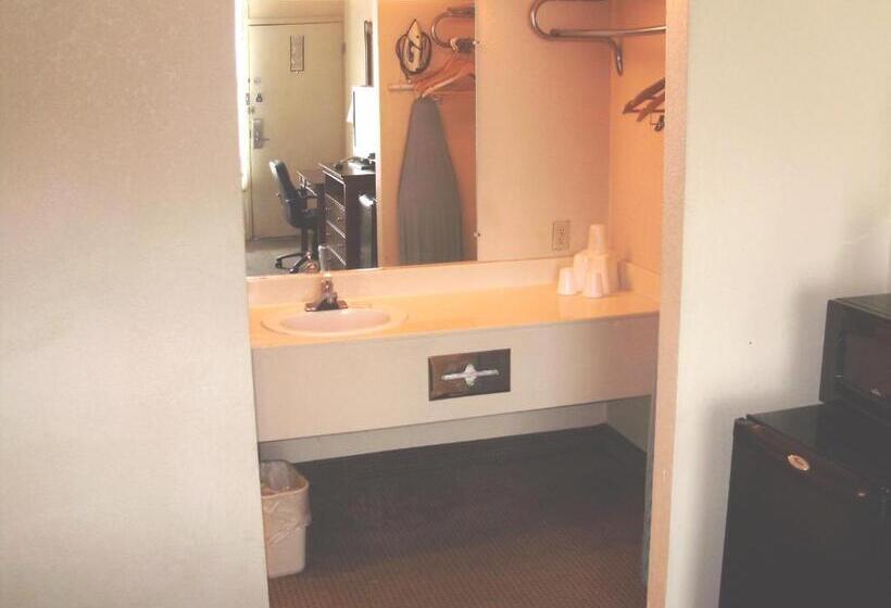 اتاق استاندارد, Trade Winds Central Inn