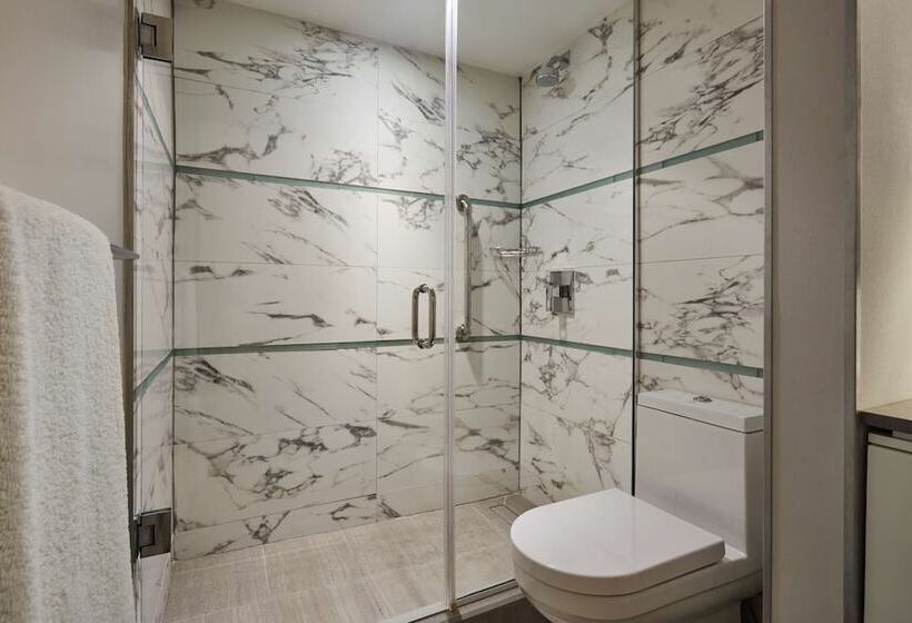 חדר סטנדרט שתי מיטות זוגיות, Waterstone Resort & Marina Boca Raton, Curio Collection By Hilton