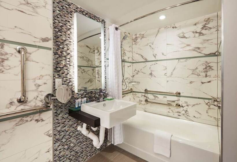 חדר סטנדרט שתי מיטות זוגיות, Waterstone Resort & Marina Boca Raton, Curio Collection By Hilton