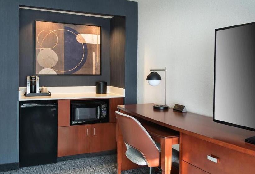 스위트 킹사이즈 침대, Courtyard By Marriott Silver Spring North/white Oak