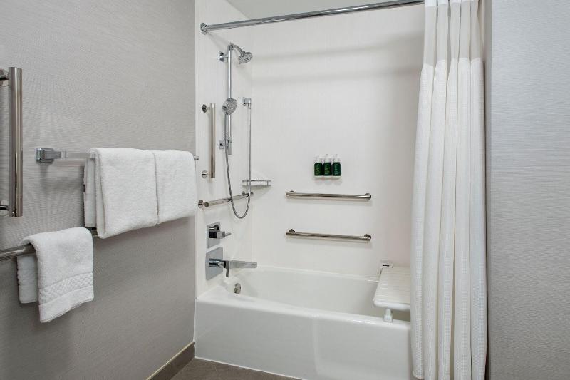 스위트 킹사이즈 침대, Courtyard By Marriott Silver Spring North/white Oak