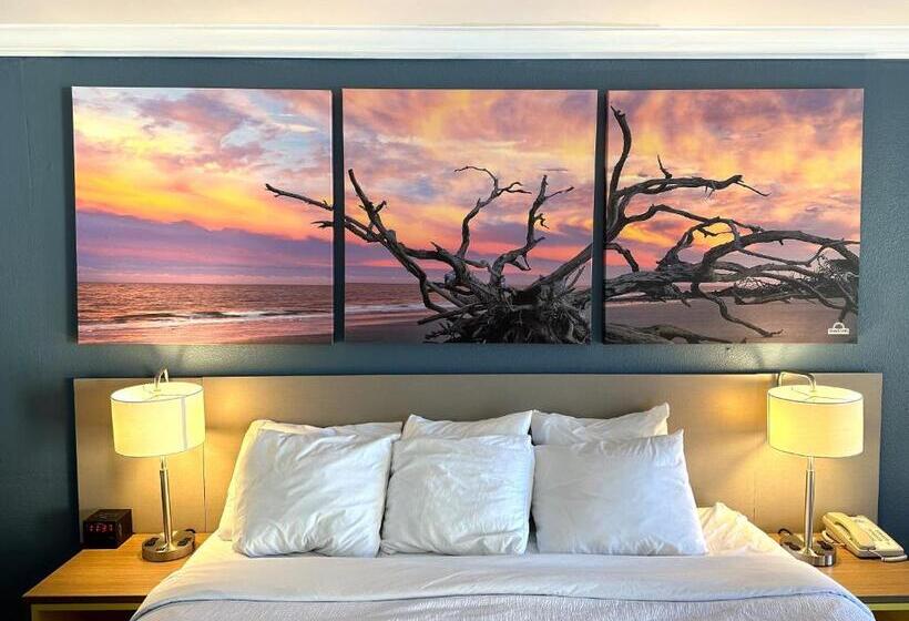 Номер Стандарт Кровать Кинг Адаптированный для Инвалидов, Days Inn By Wyndham Pensacola  Historic Downtown