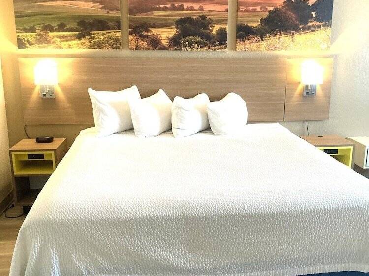 Люкс, Days Inn By Wyndham Sioux Falls Airport