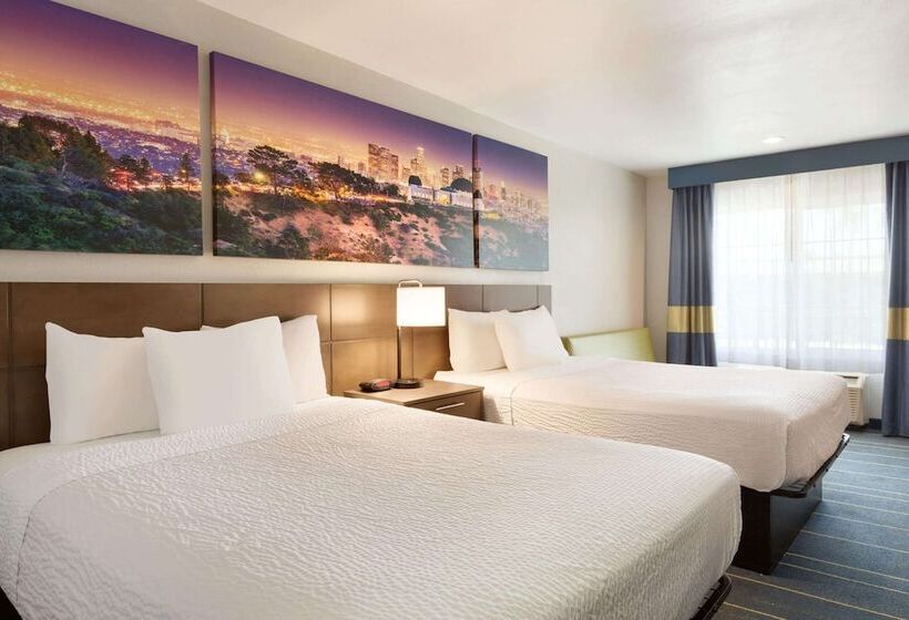 اتاق لوکس, Days Inn & Suites By Wyndham Anaheim At Disneyland Park