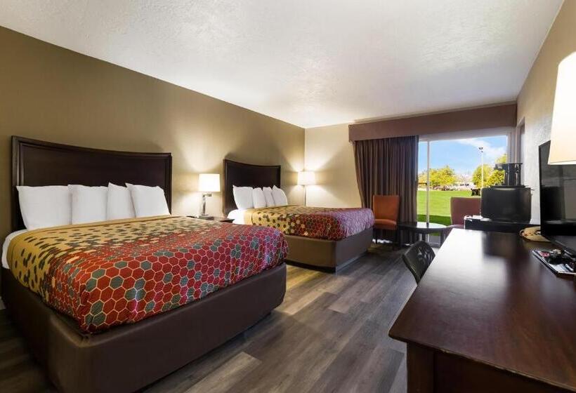 Номер Стандарт, Econo Lodge   Perry National Fair Ground Area