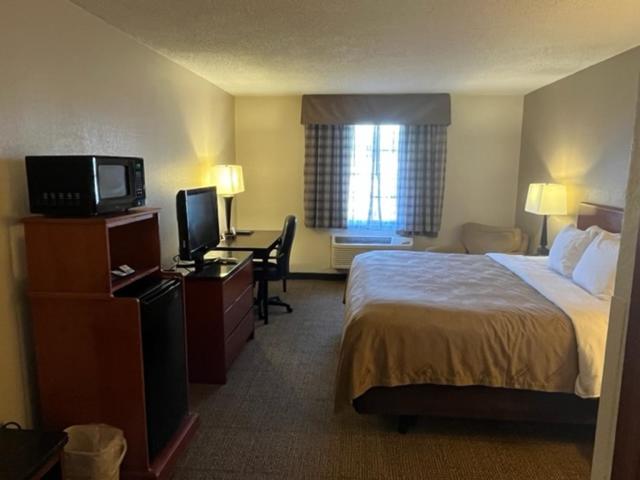스탠다드 룸 킹사이즈 침대, Quality Inn University Area