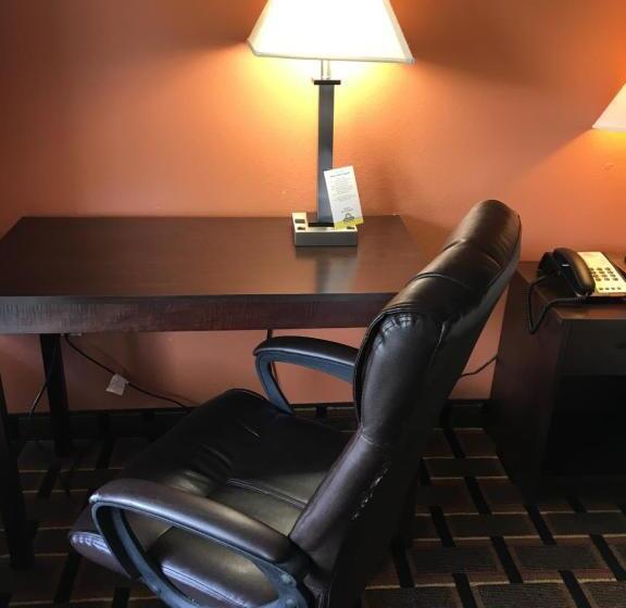 Номер Deluxe, Days Inn By Wyndham Brooksville