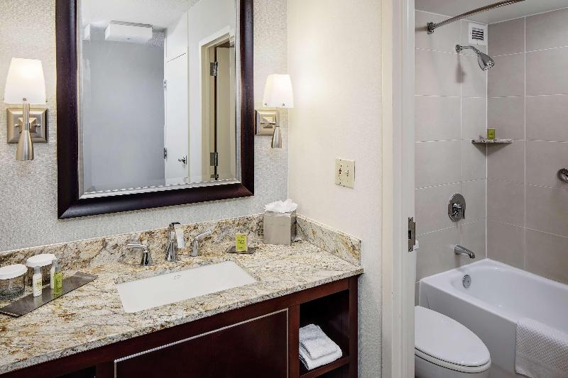 اتاق استاندارد با تخت بزرگ, Doubletree By Hilton Tulsa Downtown