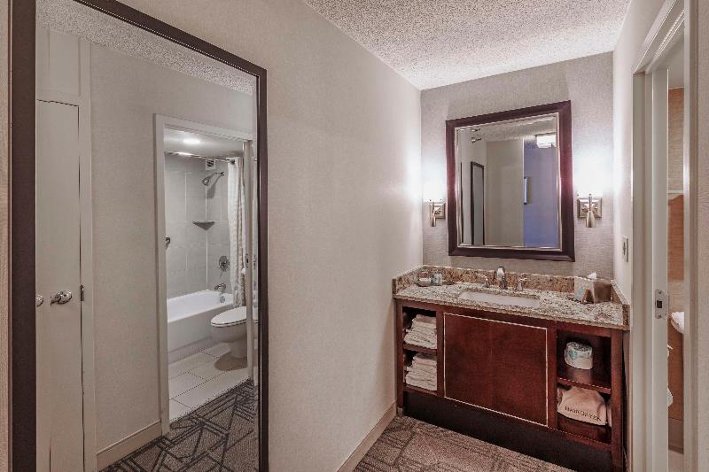 اتاق استاندارد با تخت بزرگ, Doubletree By Hilton Tulsa Downtown
