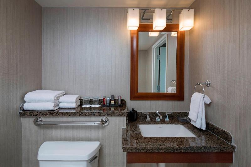 Стандартный Номер Кровать Кинг, Falls Church Marriott Fairview Park
