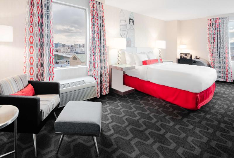 Номер Стандарт Кровать Кинг Адаптированный для Инвалидов, The Curtis Denver  A Doubletree By Hilton