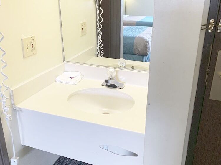 Номер Стандарт 2 Двуспальные Кровати, Motel 6 Mcgraw, Ny   Cortland