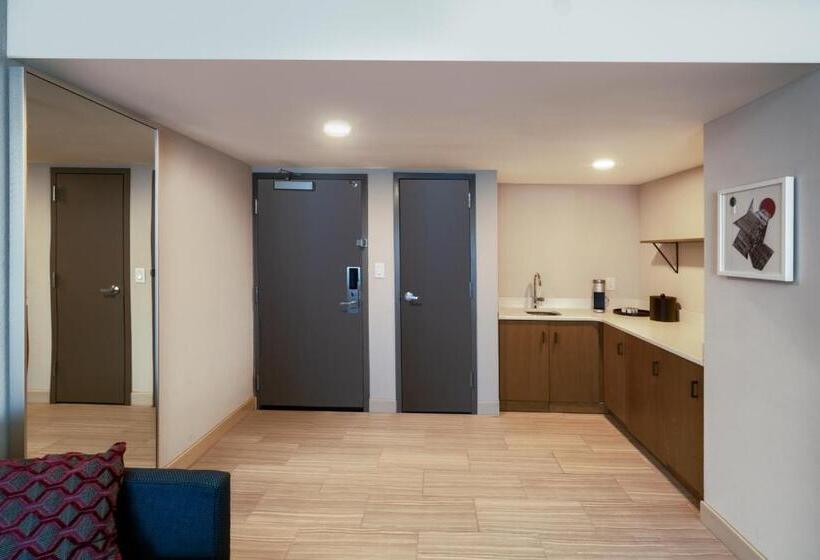 장애인을 위한 스위트, Crowne Plaza Atlanta Ne   Norcross