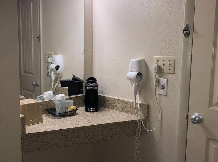 Номер Стандарт 2 Двуспальные Кровати, Days Inn By Wyndham Roswell