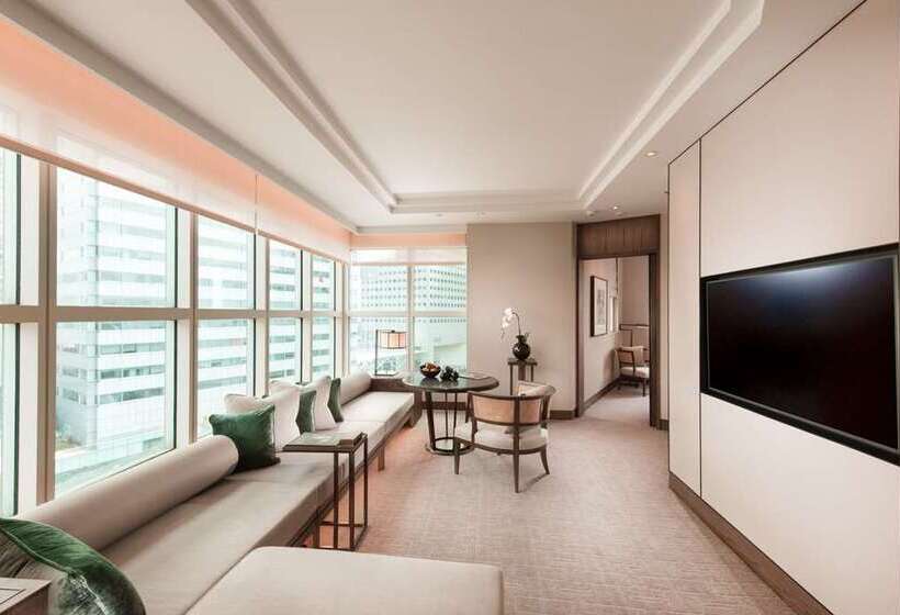 اتاق اجرایی با تخت بزرگ, Hilton Charlotte University Place