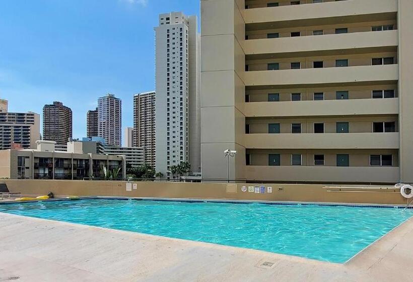 آپارتمان 1 خوابه با چشم‌انداز استخر, Waikiki Monarch