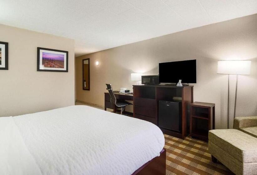 Номер Deluxe Кровать Кинг, Pocono Inn & Banquet   Stroudsburg