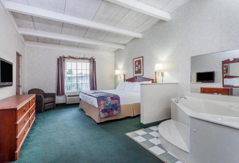 Deluxe Suite King Bed, Days Inn & Suites By Wyndham Lexington
