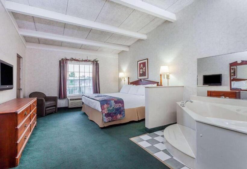 Deluxe Suite King Bed, Days Inn & Suites By Wyndham Lexington