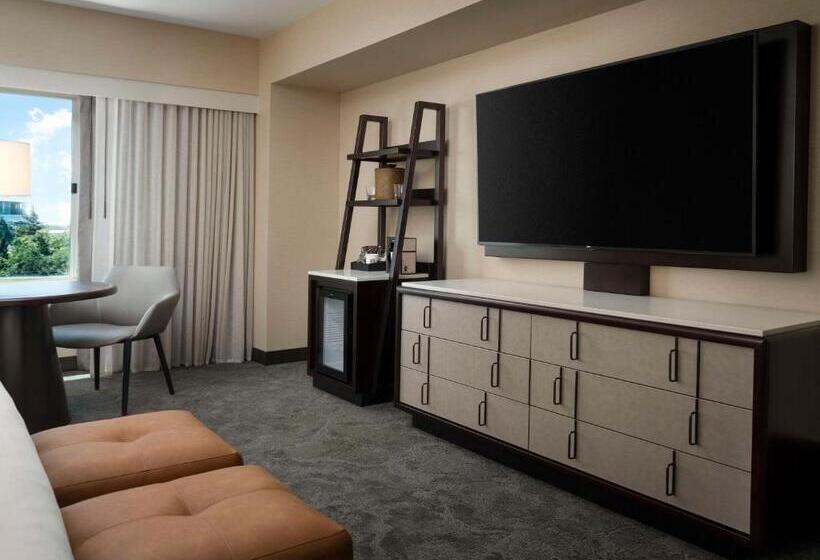 Номер Клуб, Hyatt Regency Sacramento