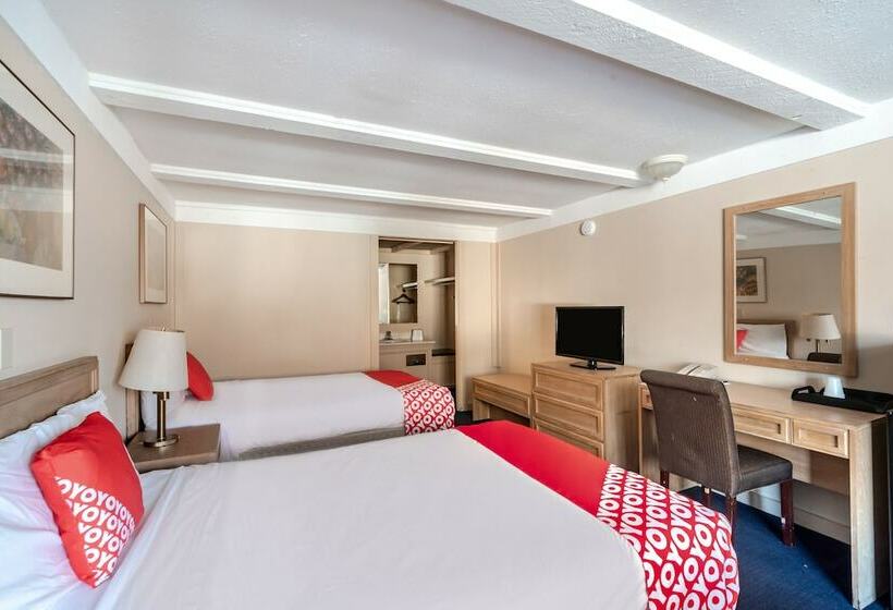 Номер Стандарт 2 Двуспальные Кровати, Travelodge by Wyndham Wadsworth