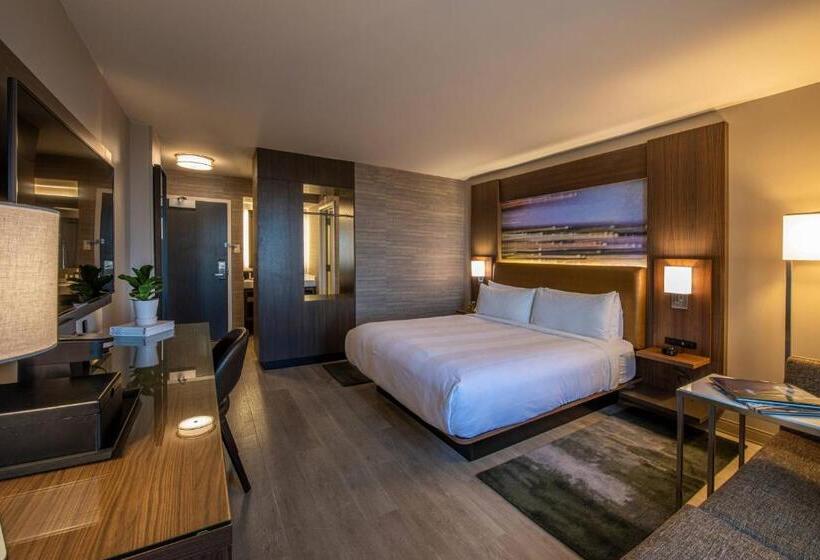 اتاق استاندارد با تخت بزرگ, Wichita Marriott