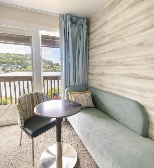 带大床的豪华间, Jot's Resort