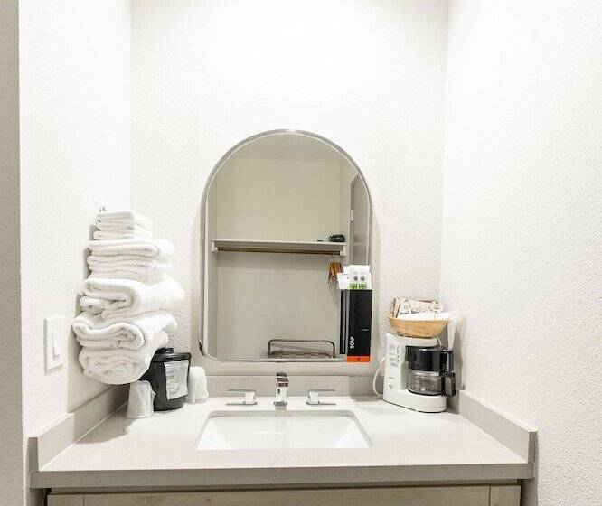 标准间, Jot's Resort