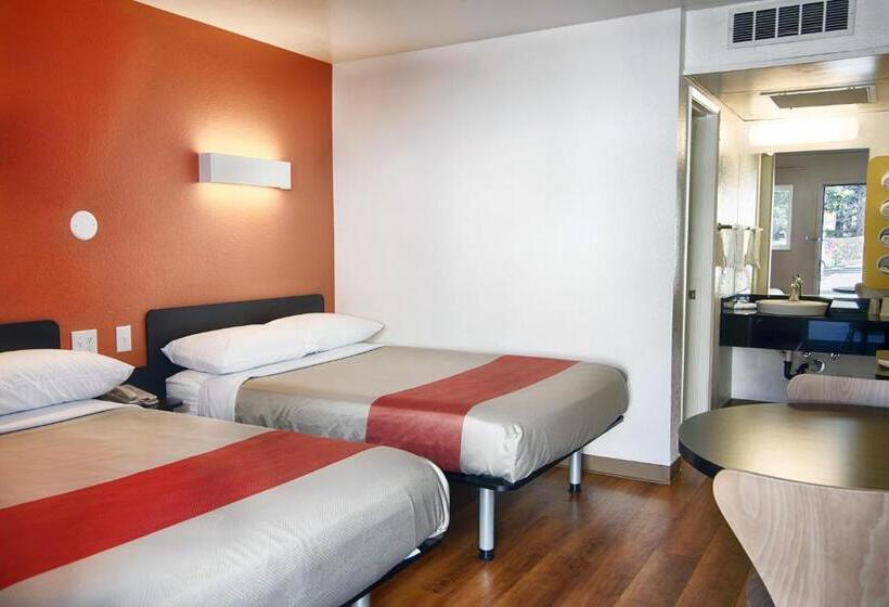 Четырехместный номер Премиум, Motel 6 Mammoth Lakes, Ca